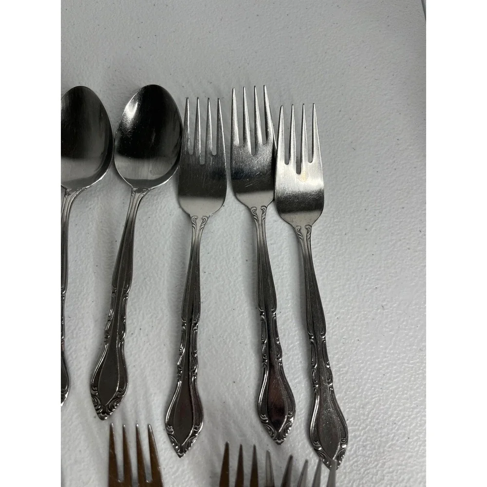 Stanley Roberts Rogers Co Stainless Flatware AUBERGE 28 Piece Set‎